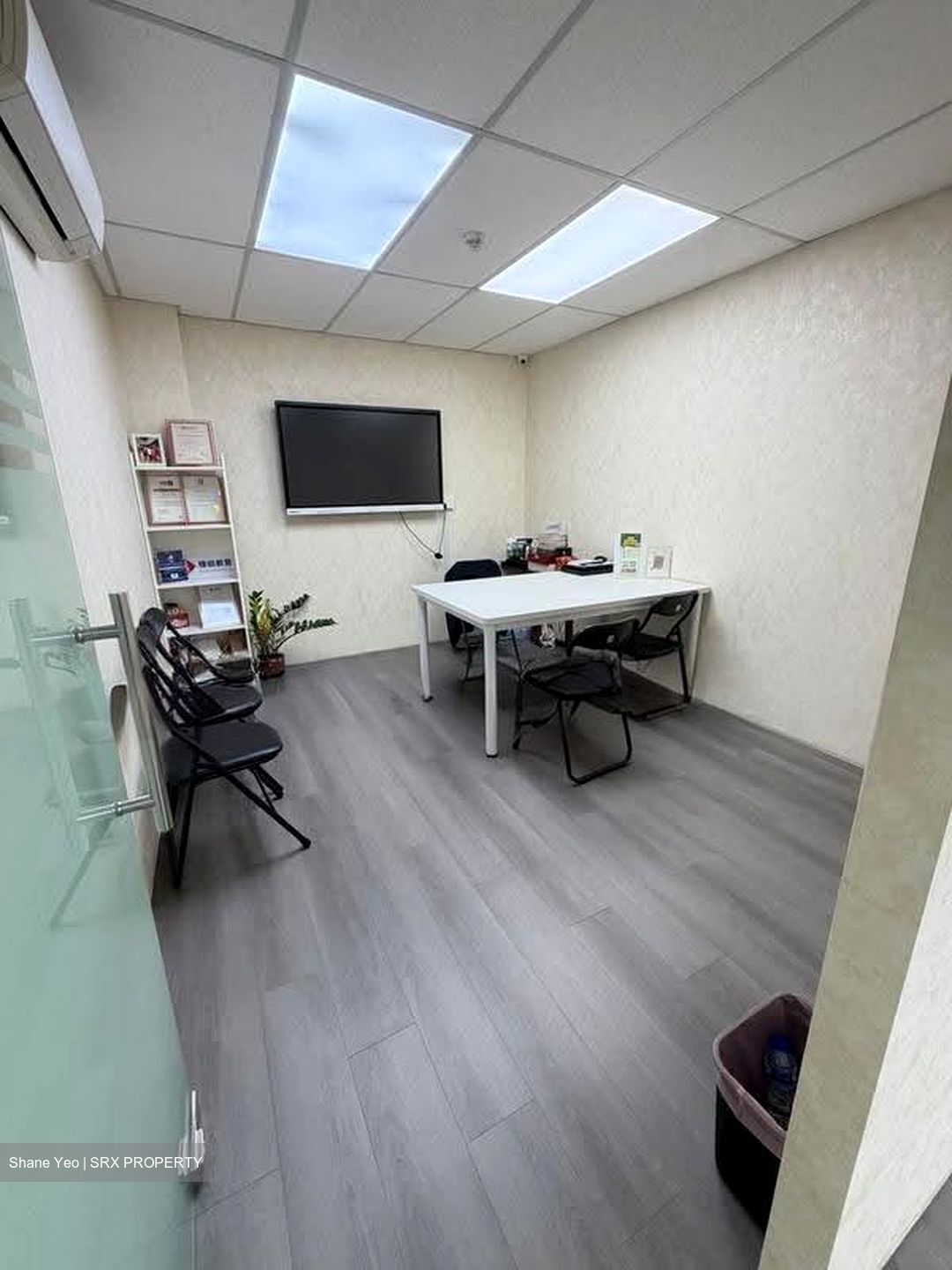 Carpenter Street (D1), Office #612800791